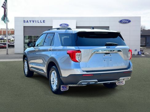 Used 2022 Ford Explorer XLT w/ Equipment Group 202A image 4