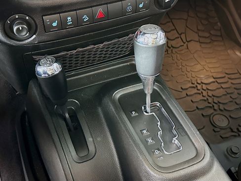 Used 2017 Jeep Wrangler Unlimited Rubicon image 17