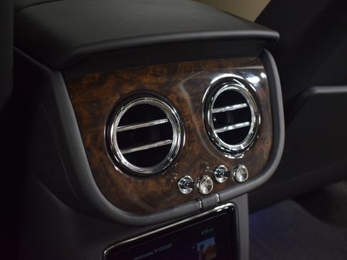 New 2025 Bentley Bentayga AWD/4WD image 22