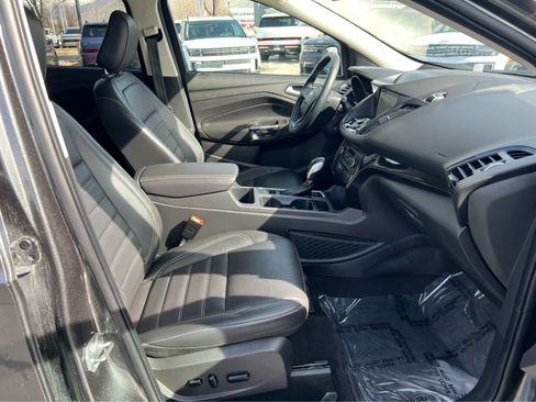 Used 2019 Ford Escape Titanium image 17