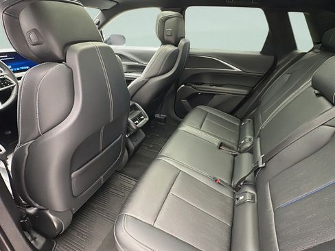 Used 2024 Cadillac Lyriq Luxury AWD/4WD image 9