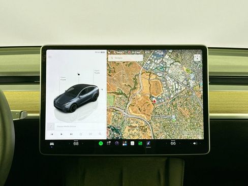 Used 2023 Tesla Model Y 2WD image 11