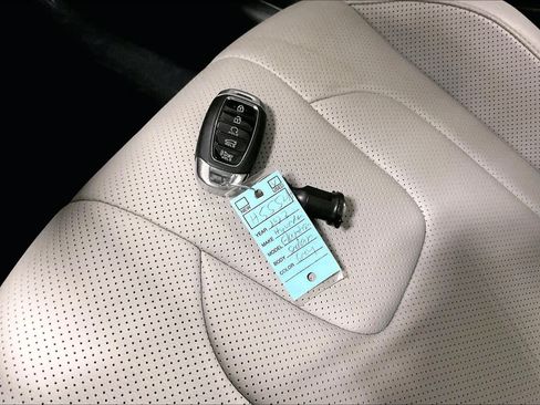 Used 2023 Hyundai Elantra Limited FWD image 15