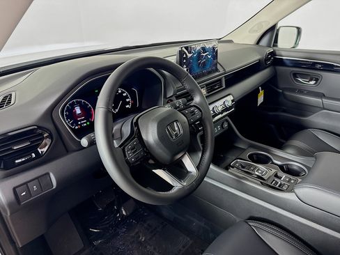 New 2025 Honda Pilot Touring image 8