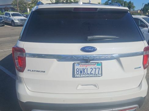 Used 2017 Ford Explorer Platinum AWD/4WD image 8