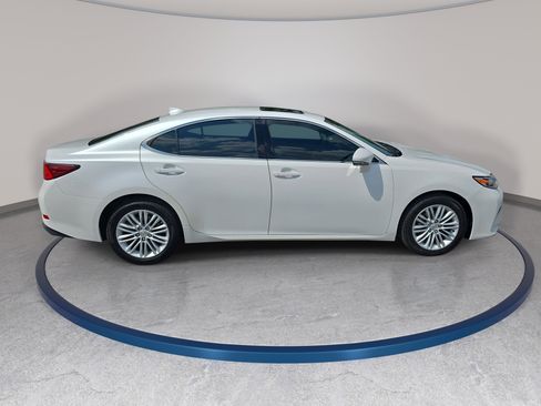 Used 2017 Lexus ES 350 w/ Premium Package FWD image 4