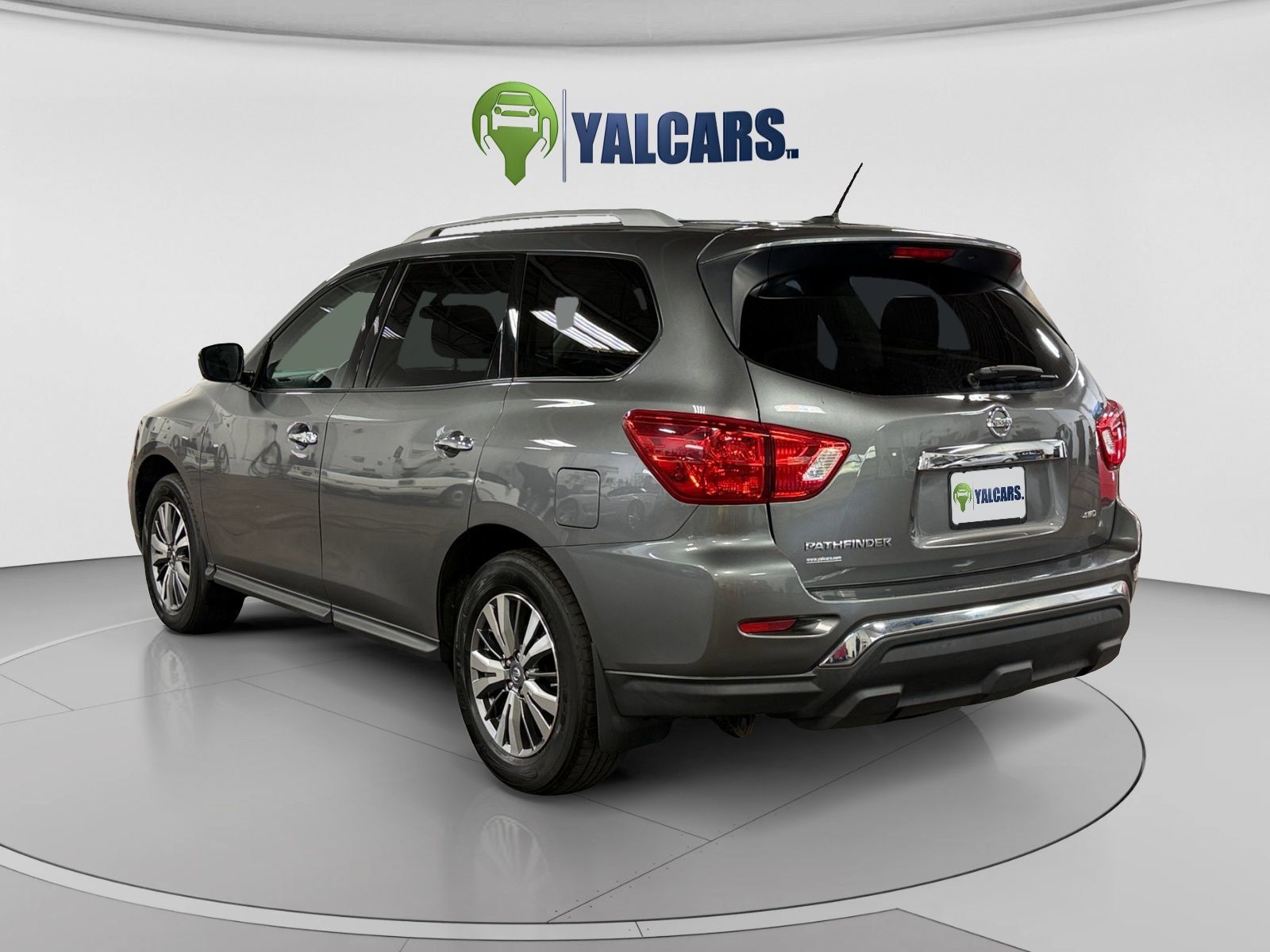 Used 2018 Nissan Pathfinder S AWD/4WD image 3