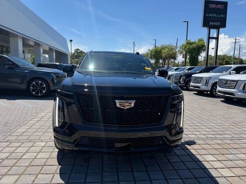 Used 2025 Cadillac Escalade ESV Sport Platinum AWD/4WD image 3