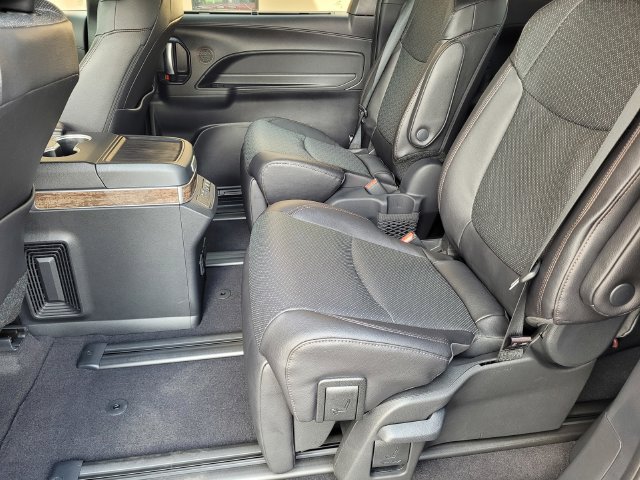 New 2026 Toyota Sienna Platinum AWD/4WD image 7