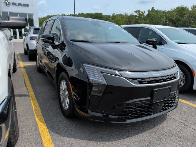 New 2027 Chrysler Pacifica Select FWD image 2