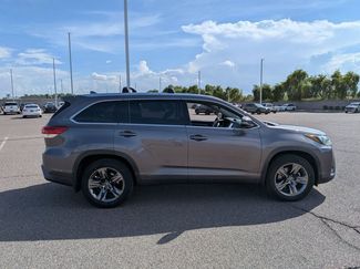 Used 2019 Toyota Highlander Limited Platinum w/ Carpet Mat Package (TMS) AWD/4WD video 4