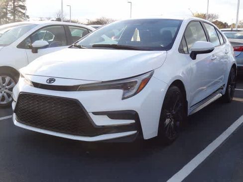 Used 2024 Toyota Corolla SE image 1