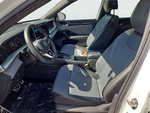 Certified 2026 Volkswagen Tiguan SE R-Line AWD/4WD image 32