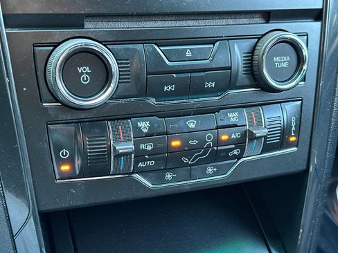 Used 2016 Ford Explorer XLT w/ Equipment Group 201A image 21