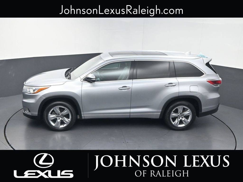 Used 2016 Toyota Highlander Limited Platinum FWD image 29