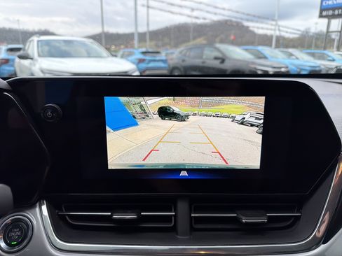 Used 2025 Chevrolet Trax LT w/ LT Convenience Package FWD image 26