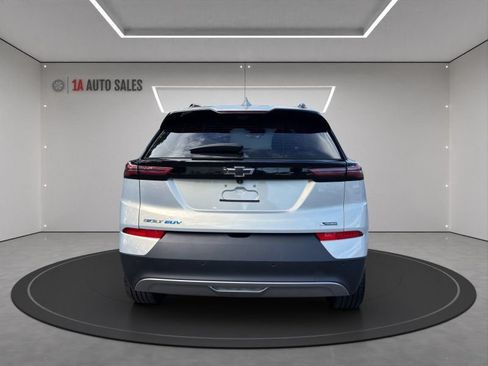 Used 2023 Chevrolet Bolt EUV Premier FWD image 4