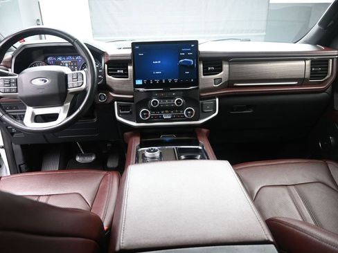 Used 2024 Ford Expedition Limited image 9