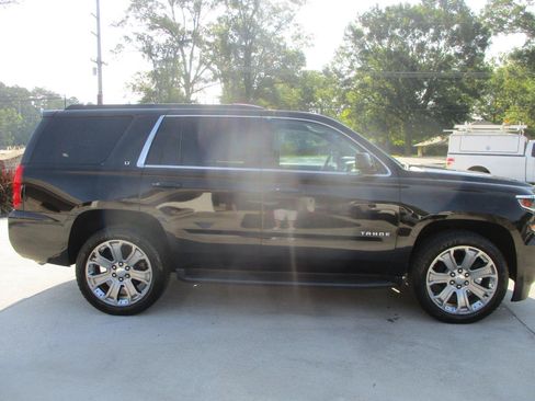 Used 2020 Chevrolet Tahoe LT w/ Luxury Package RWD image 9