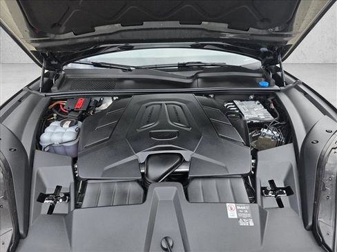 Used 2025 Porsche Cayenne image 23