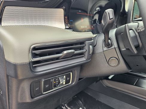 New 2026 Lincoln Corsair Premiere image 11