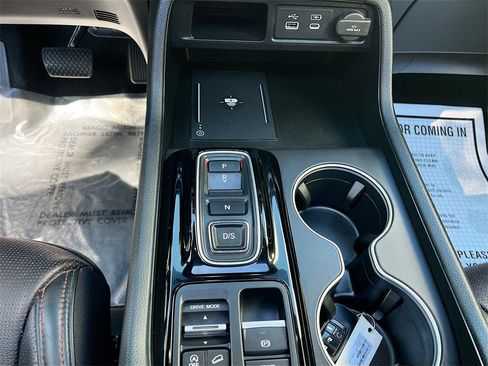 Used 2025 Honda Pilot Black Edition image 17