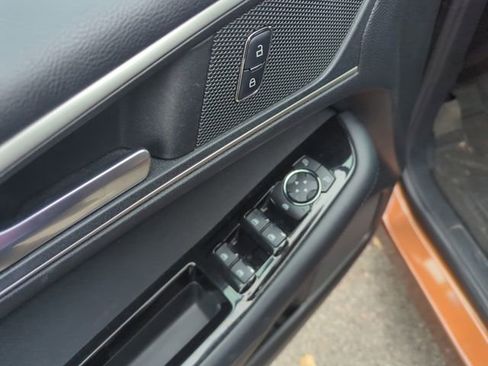 Used 2017 Ford Edge SEL image 13