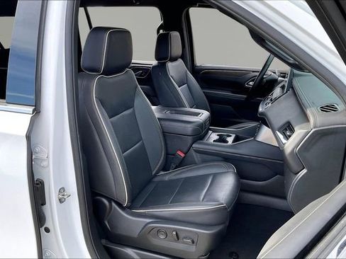 Used 2024 Chevrolet Suburban Premier image 20