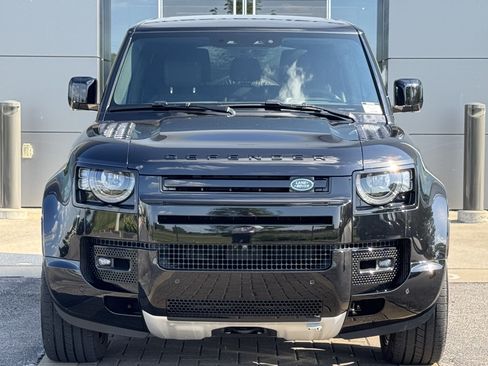 Certified 2024 Land Rover Defender 90 V8 AWD/4WD image 8