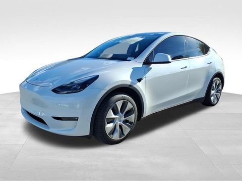 Used 2023 Tesla Model Y Long Range AWD/4WD image 2