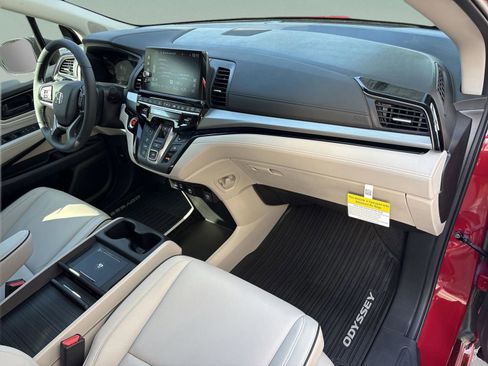 New 2026 Honda Odyssey Touring image 21