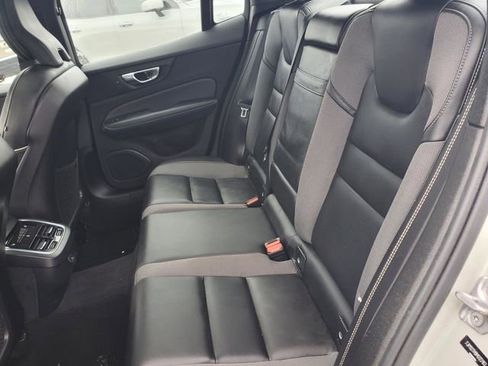 Used 2021 Volvo S60 T5 R-Design image 34