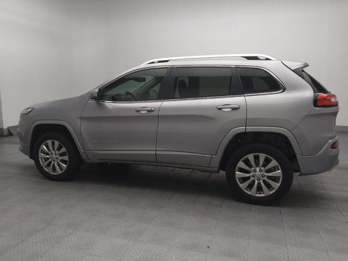 Used 2017 Jeep Cherokee Overland w/ Technology Group AWD/4WD image 3