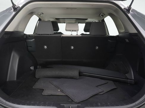 Used 2019 Toyota RAV4 XLE AWD/4WD image 9