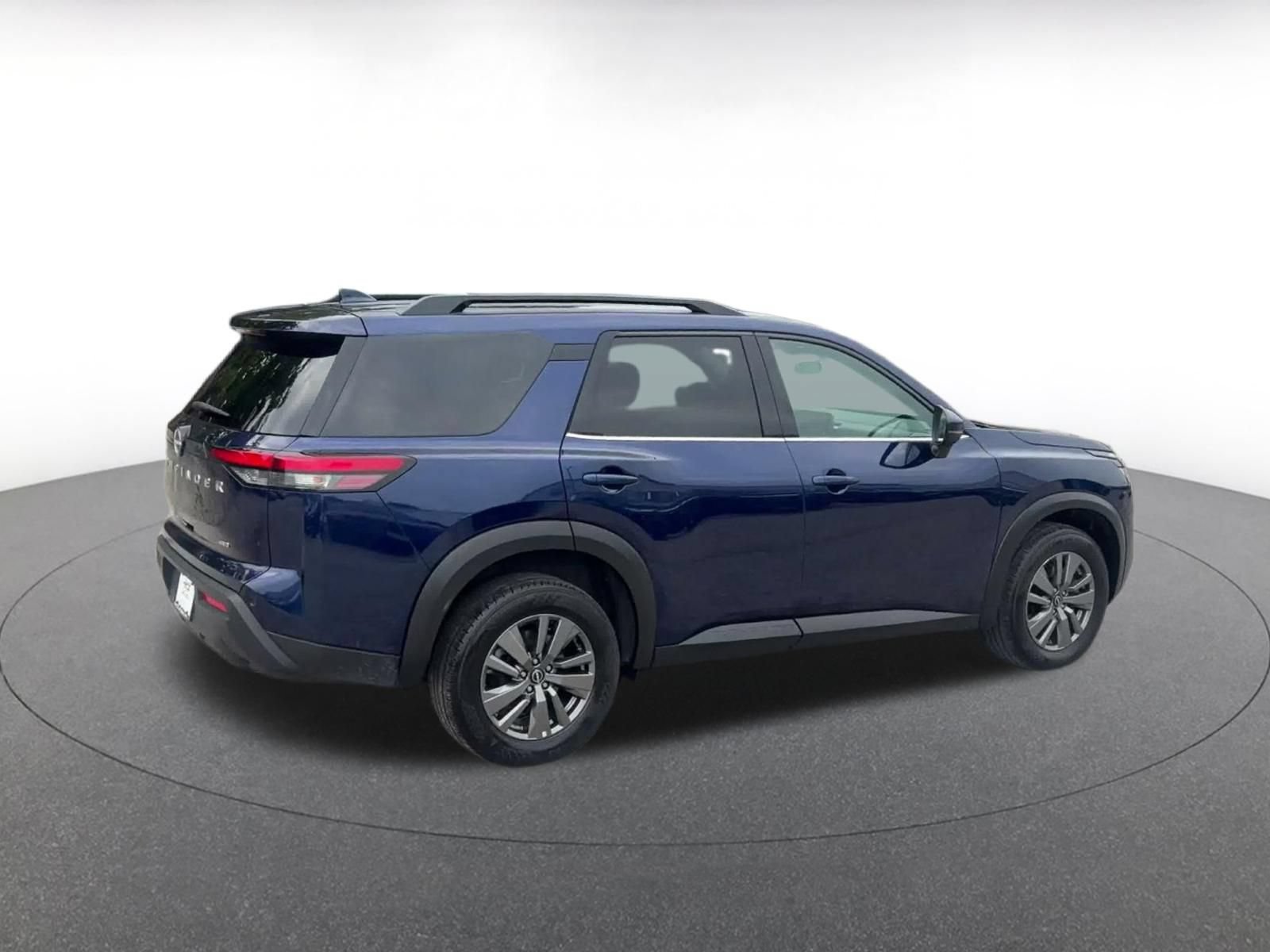 Used 2025 Nissan Pathfinder SV AWD/4WD image 14