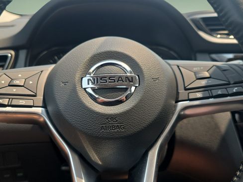 Used 2021 Nissan Rogue Sport SV AWD/4WD image 12