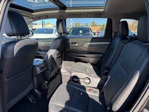 Used 2018 Toyota Highlander Limited Platinum image 11