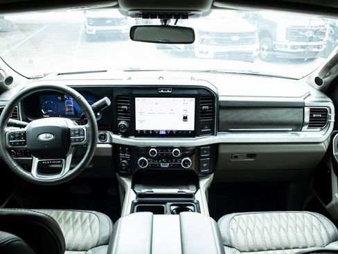 Used 2025 Ford F350 Platinum w/ Platinum Plus Package image 23
