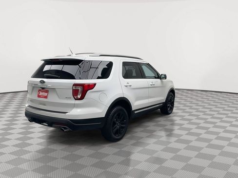 Used 2018 Ford Explorer XLT w/ Equipment Group 202A AWD/4WD image 43