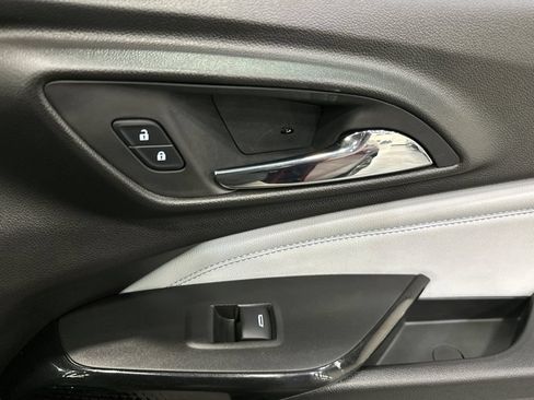 Used 2025 Chevrolet Trax LT w/ LT Convenience Package FWD image 20