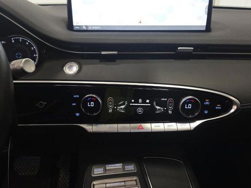 Used 2025 Genesis GV70 2.5T AWD/4WD image 8