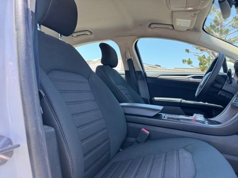 Used 2019 Ford Fusion SE FWD image 18