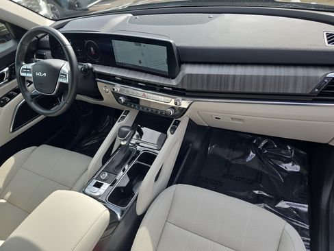Certified 2025 Kia Telluride SX w/ SX Captain's Chair Package FWD image 12