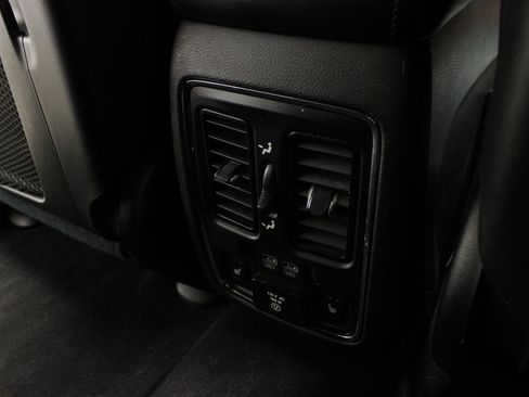 Used 2021 Jeep Grand Cherokee Limited w/ Luxury Group II image 18