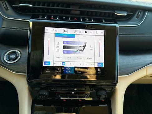 Used 2022 Jeep Grand Cherokee L Limited image 19