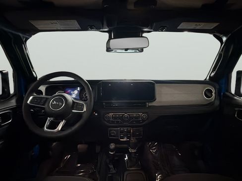 Used 2025 Jeep Wrangler Unlimited Sahara AWD/4WD image 14