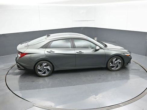 Used 2025 Hyundai Elantra Limited FWD image 50