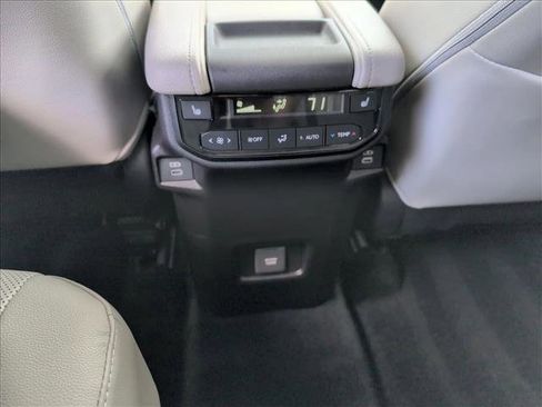 Used 2025 Toyota Grand Highlander AWD Hybrid image 18