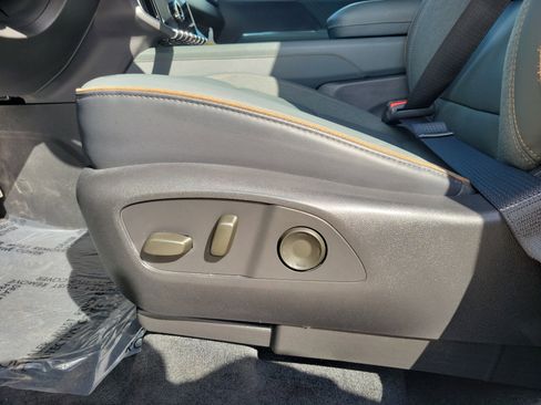 Used 2024 GMC Acadia AT4 w/ Luxury Package image 18