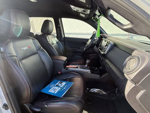 Certified 2021 Toyota Tacoma TRD Off-Road image 5